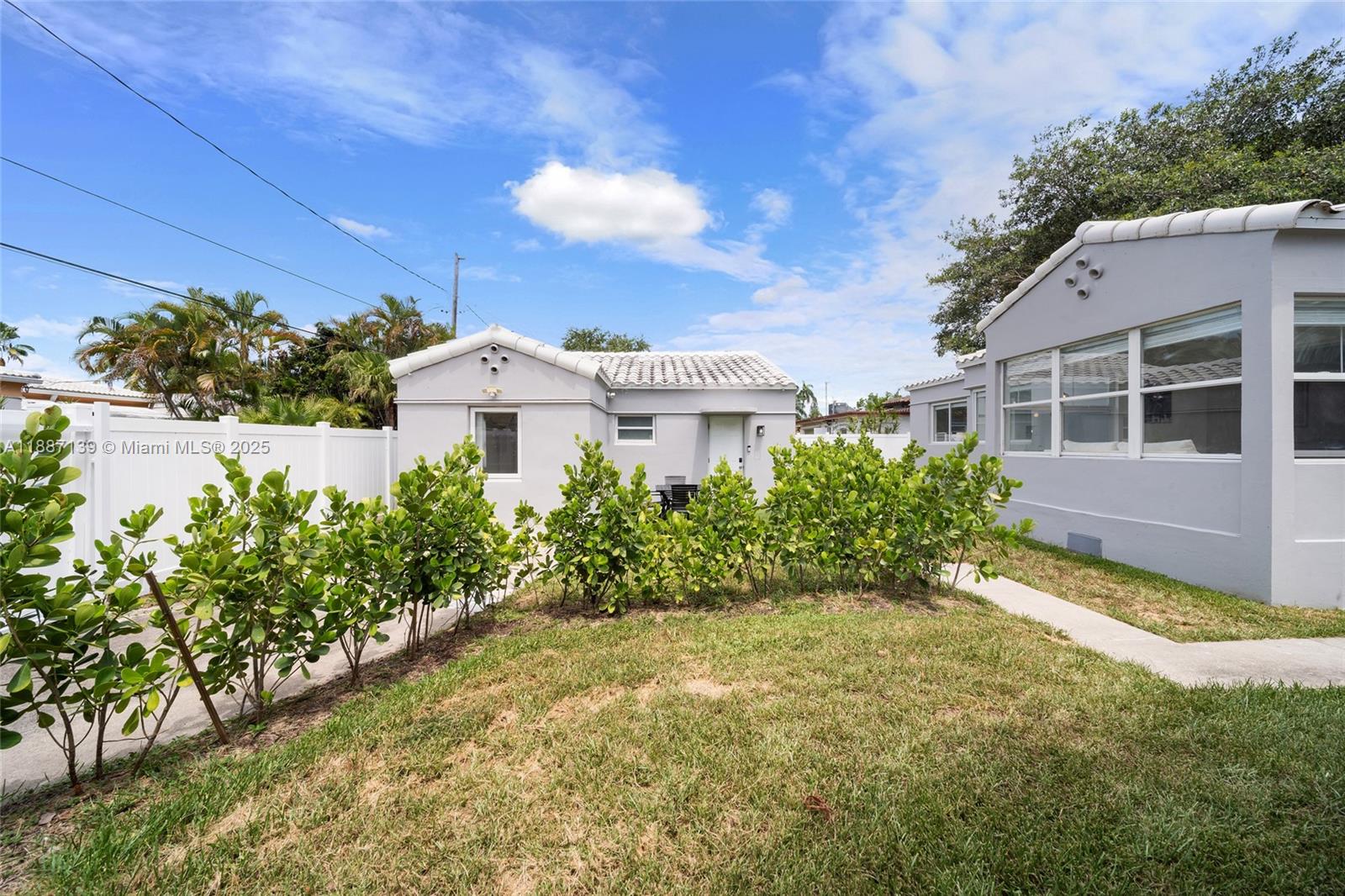 HOLLYWOOD - Residential Lease