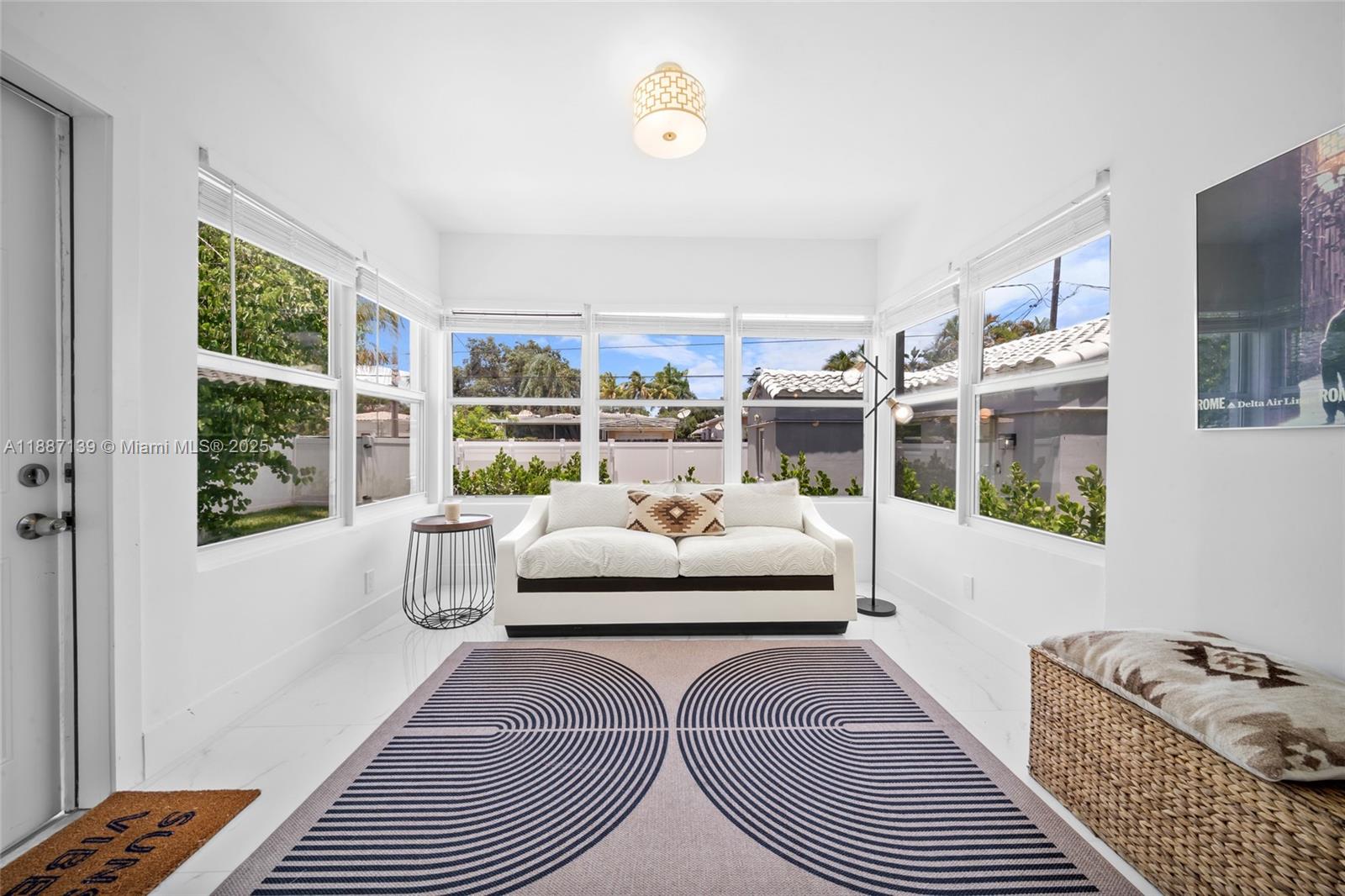 HOLLYWOOD - Residential Lease