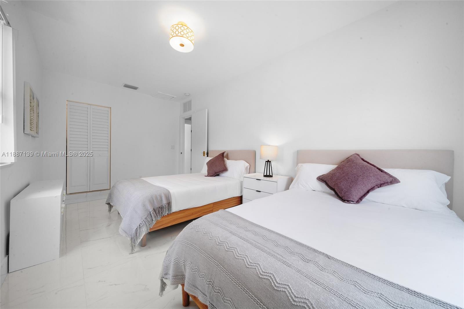 HOLLYWOOD - Residential Lease