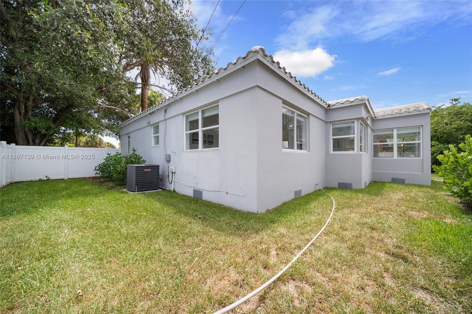 HOLLYWOOD - Residential Lease