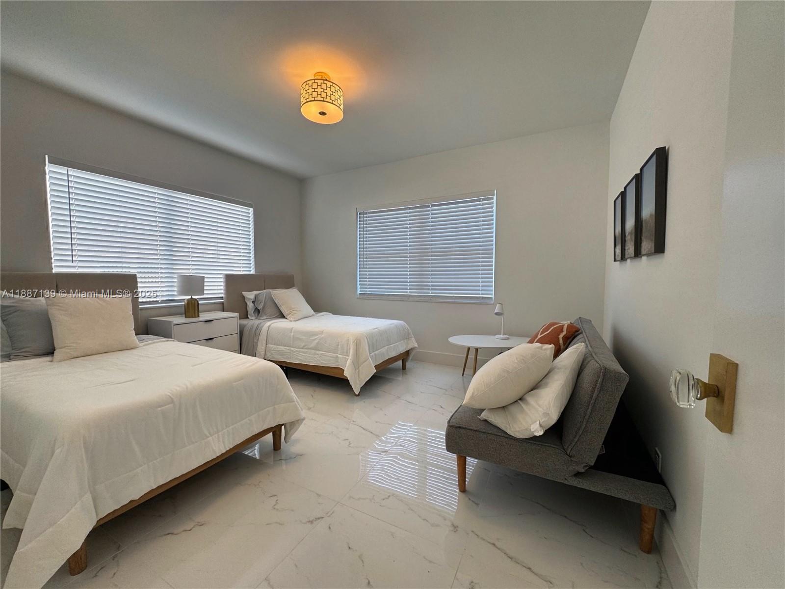 HOLLYWOOD - Residential Lease