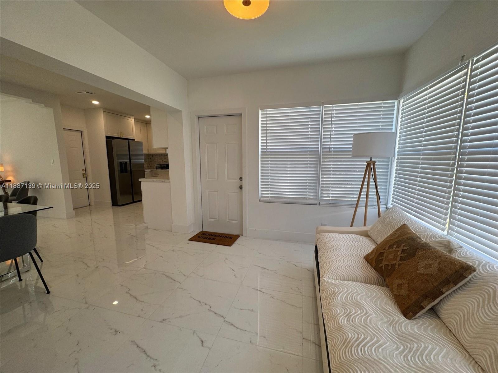 HOLLYWOOD - Residential Lease