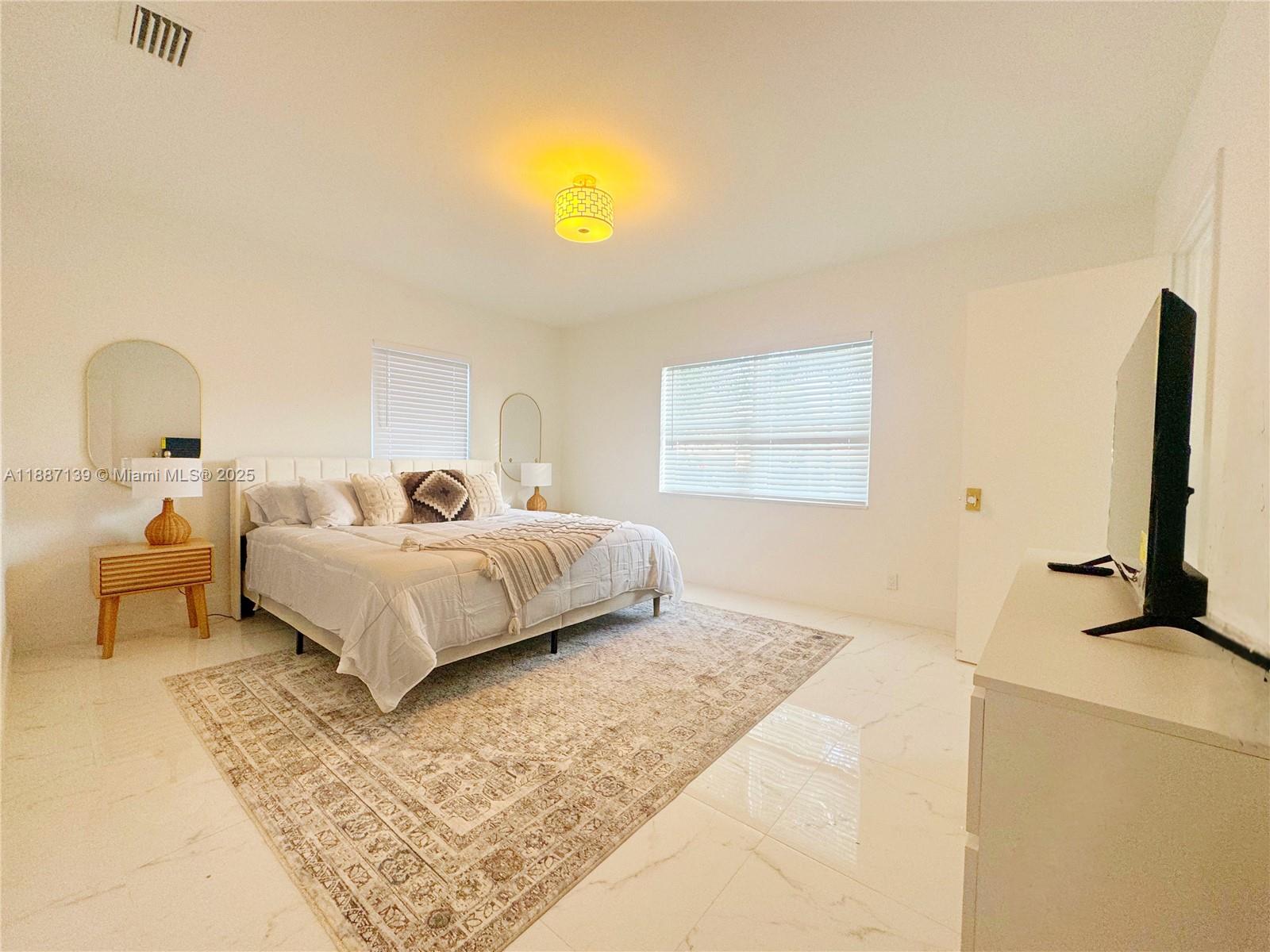 HOLLYWOOD - Residential Lease