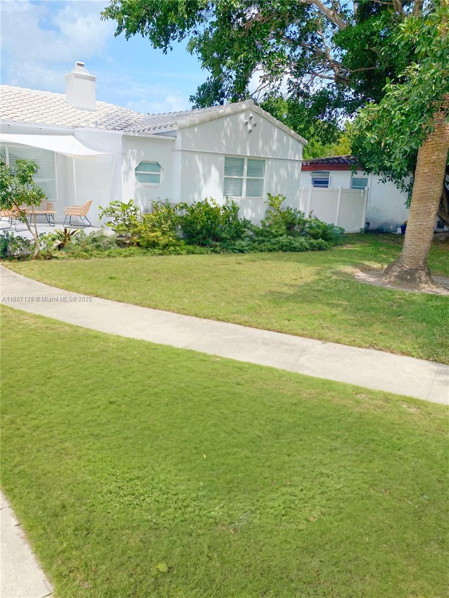HOLLYWOOD - Residential Lease