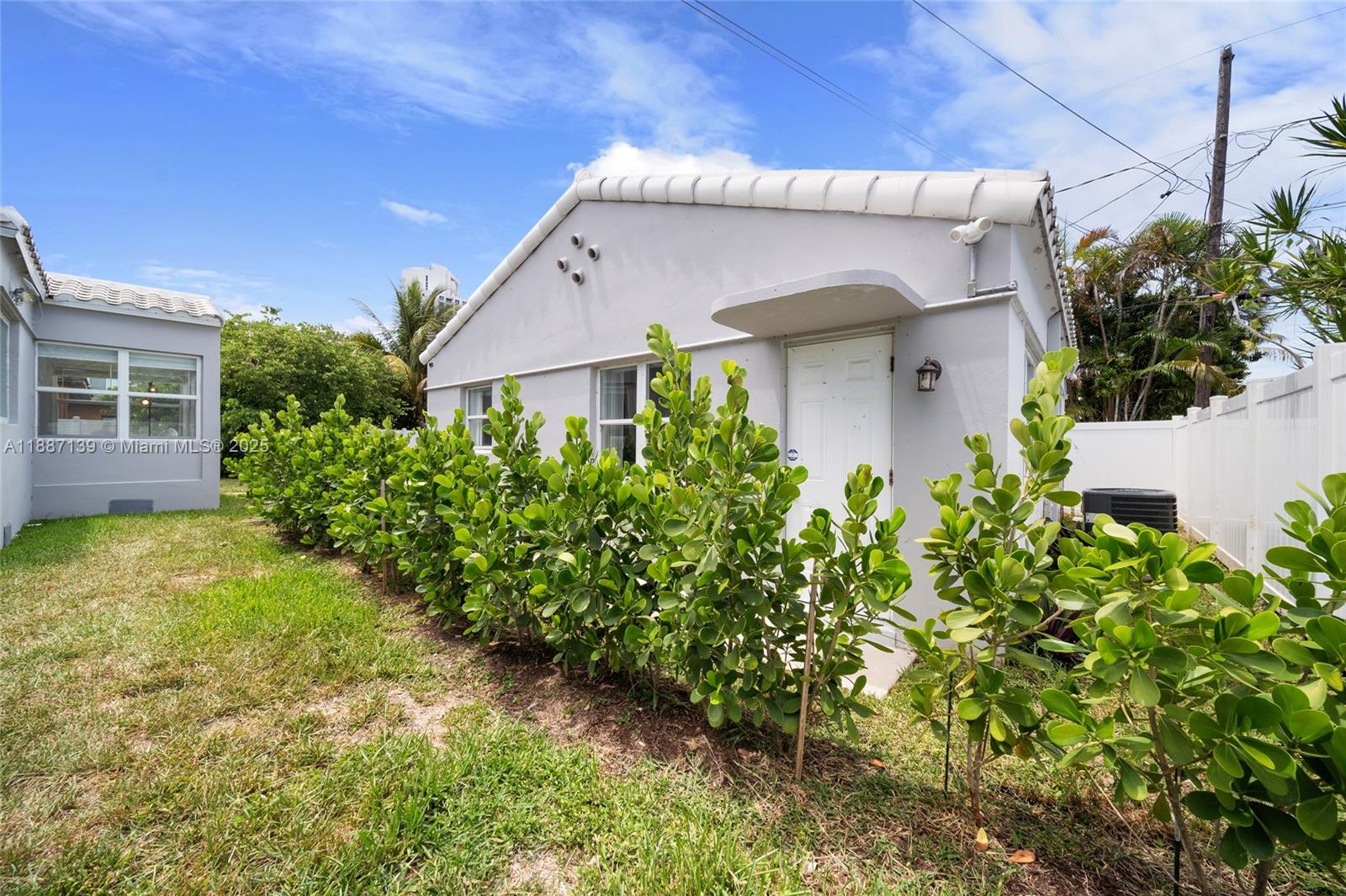 HOLLYWOOD - Residential Lease