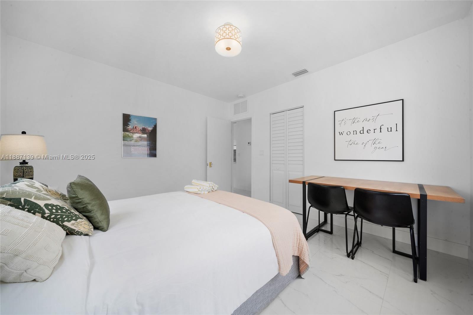 HOLLYWOOD - Residential Lease
