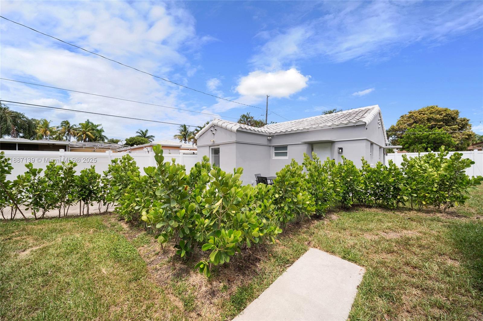 HOLLYWOOD - Residential Lease