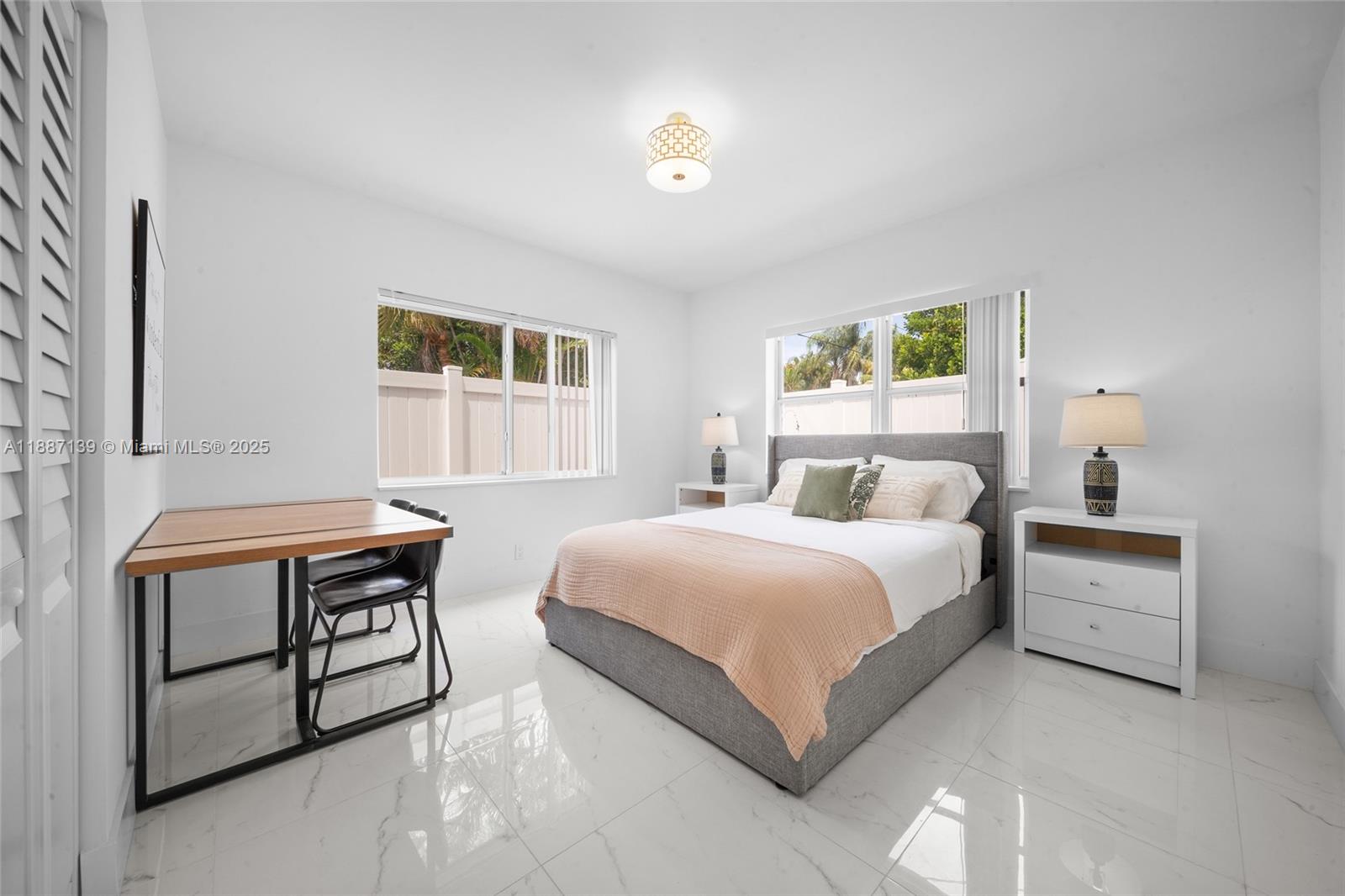 HOLLYWOOD - Residential Lease