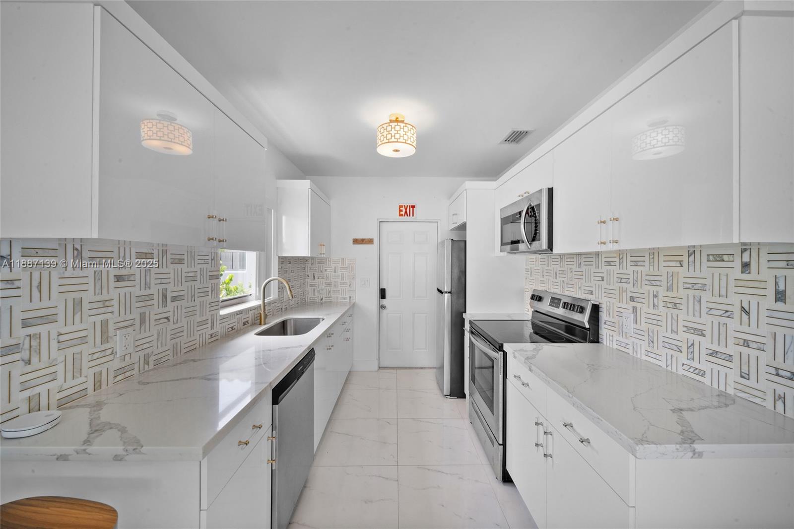 HOLLYWOOD - Residential Lease