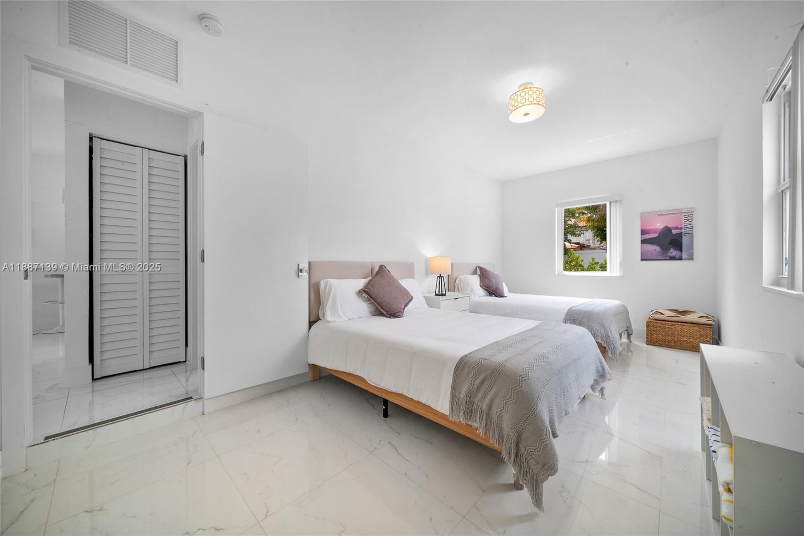 HOLLYWOOD - Residential Lease