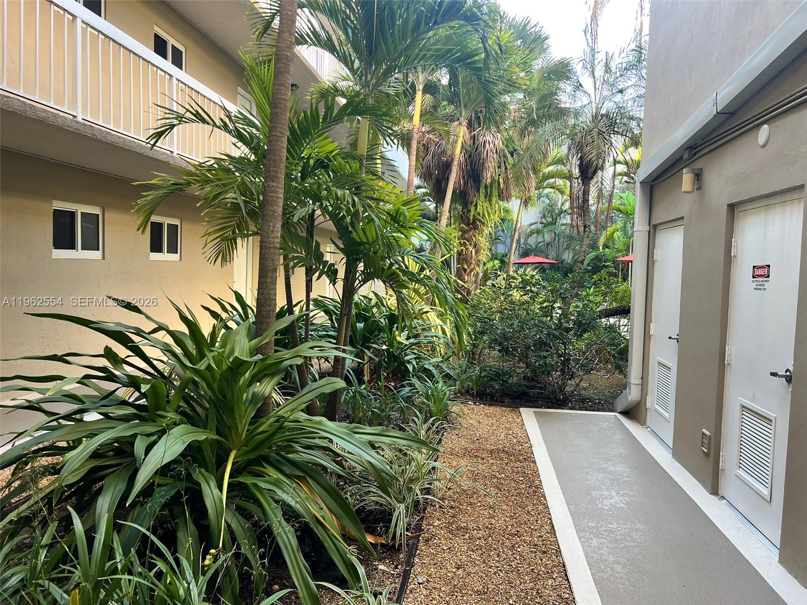 8103 Camino Real C413