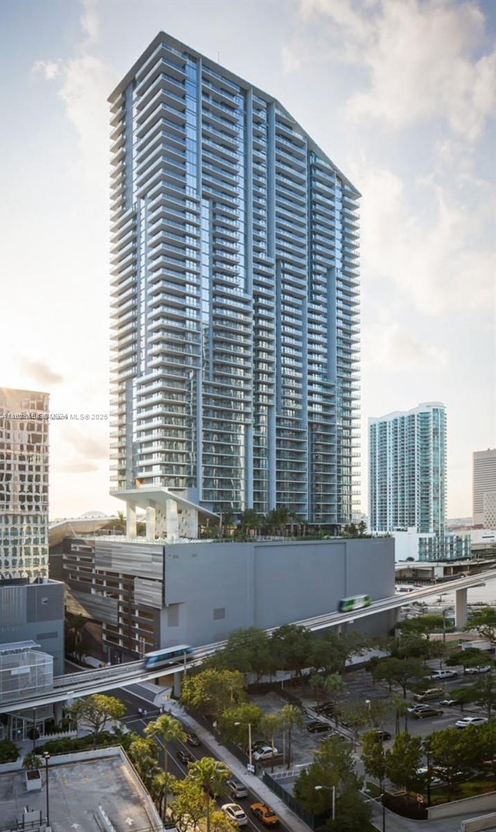 88 SW 7th St 3006