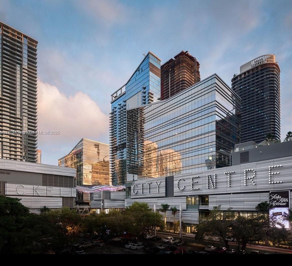 Beautiful 1 bedroom, 1 and half bathroom condo unit at RISE Brickell City Center in the Heart of Brickell.
The unit features an open floor plan, floor to ceiling glass doors, walk in closet, modern kitchen cabinets and state of the art appliances. Amenities include a fitness center, 24 hour concierge and valet, spa, pool, business center and much more...