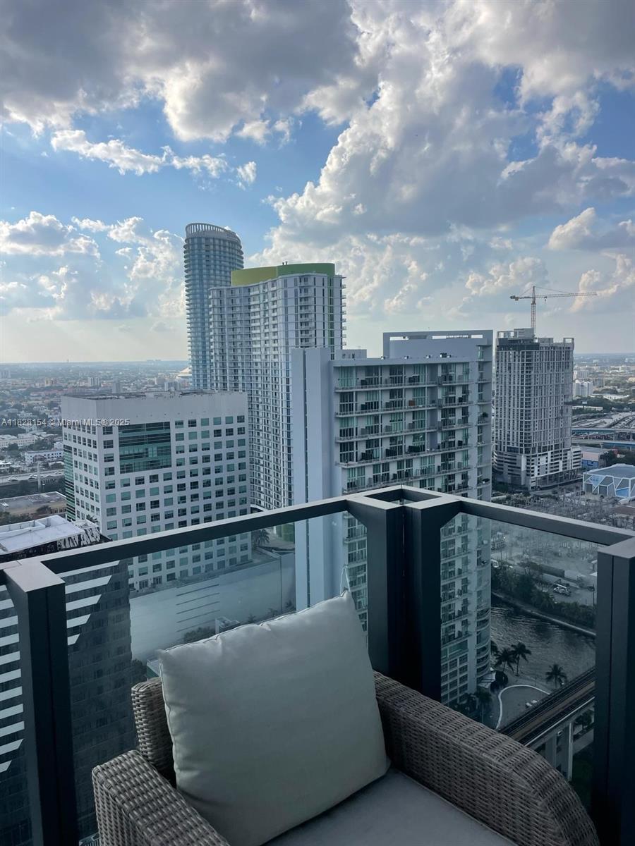 88 SW 7th St 3006
