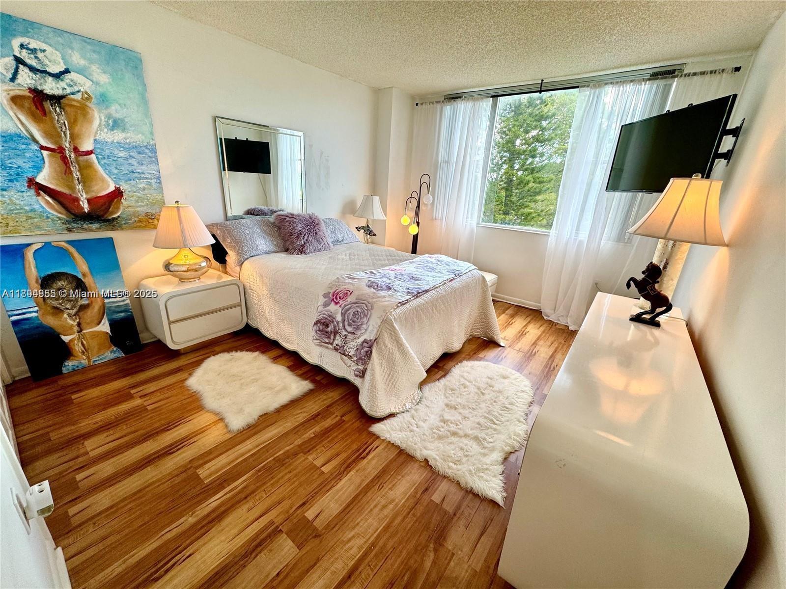 HILLCREST EAST NO 27 COND - Residential