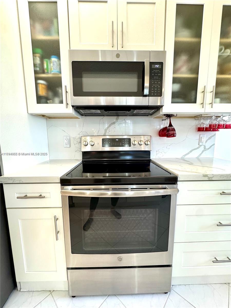 HILLCREST EAST NO 27 COND - Residential
