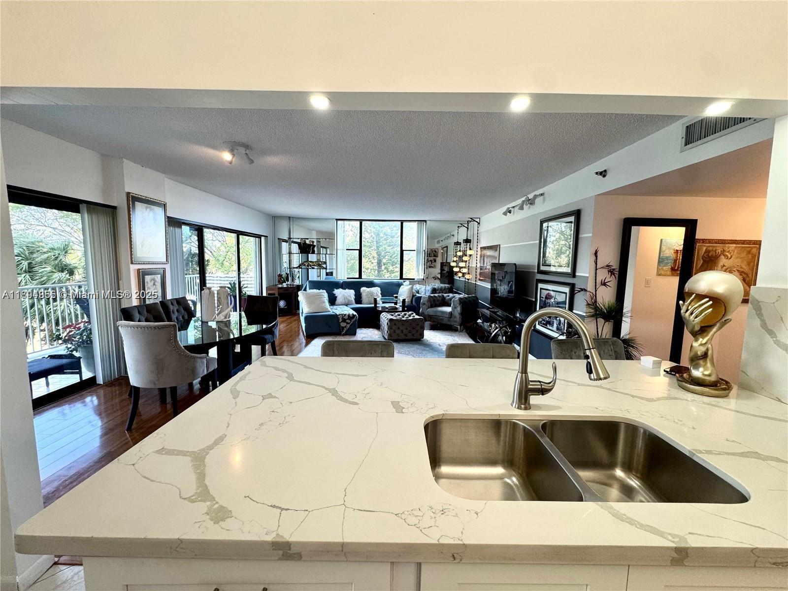HILLCREST EAST NO 27 COND - Residential