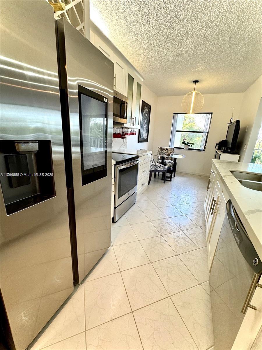 HILLCREST EAST NO 27 COND - Residential