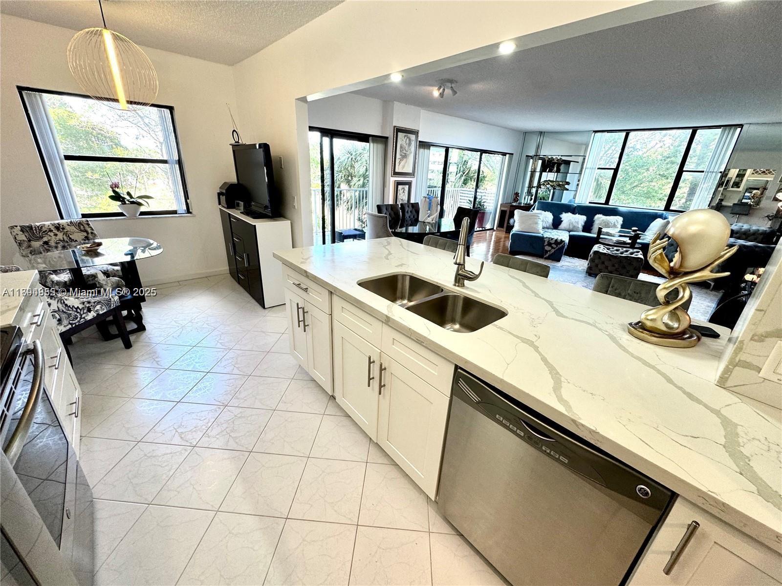 HILLCREST EAST NO 27 COND - Residential