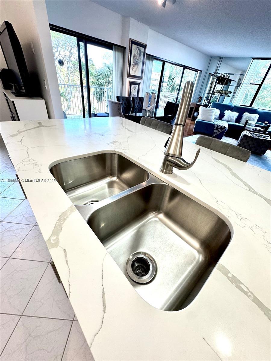 HILLCREST EAST NO 27 COND - Residential