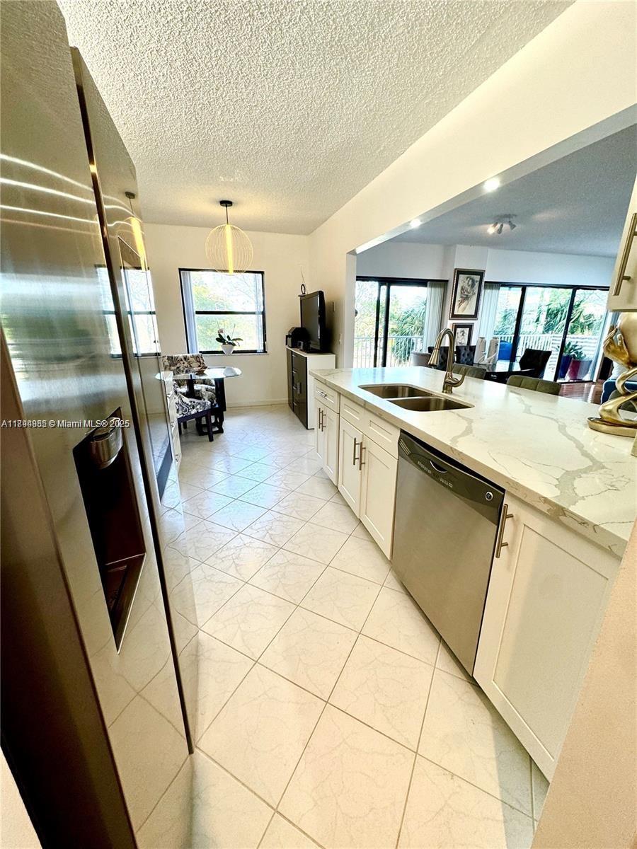HILLCREST EAST NO 27 COND - Residential