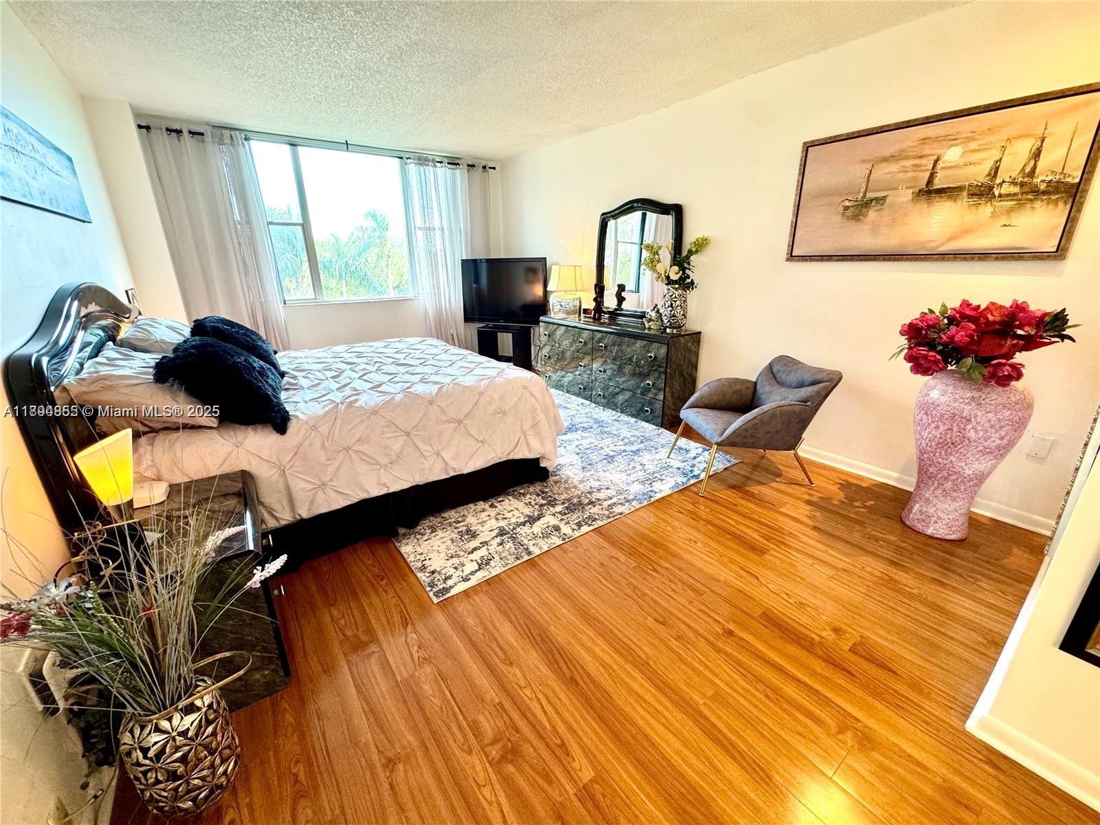 HILLCREST EAST NO 27 COND - Residential