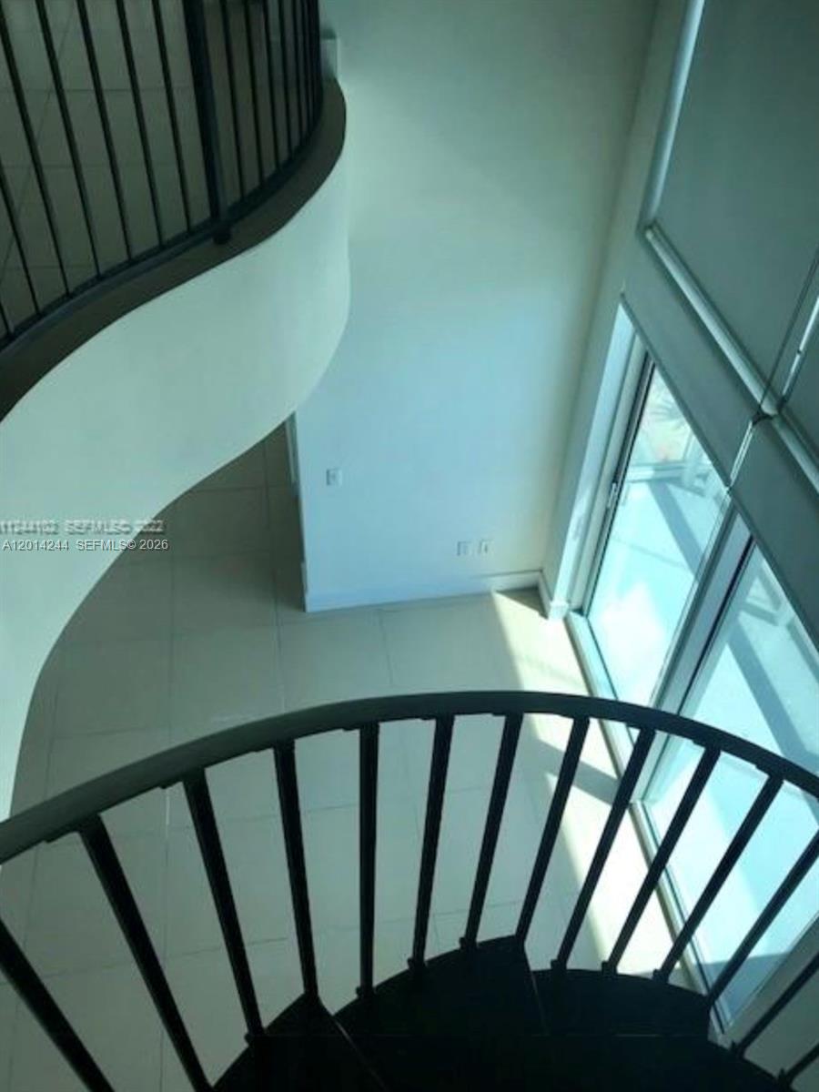 MET 1 CONDO - Residential
