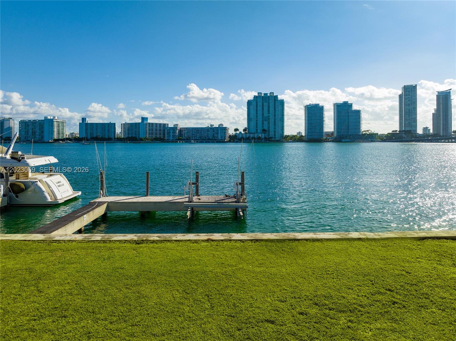 STAR ISLAND - Land