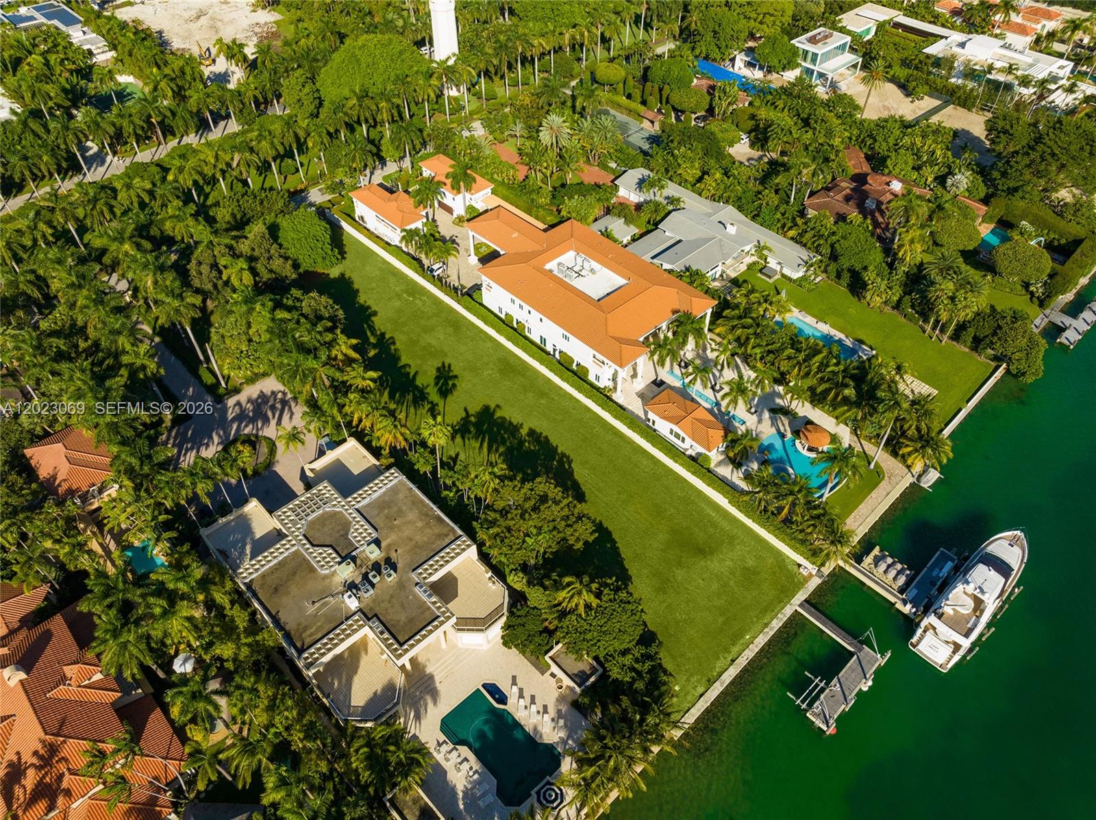 STAR ISLAND - Land