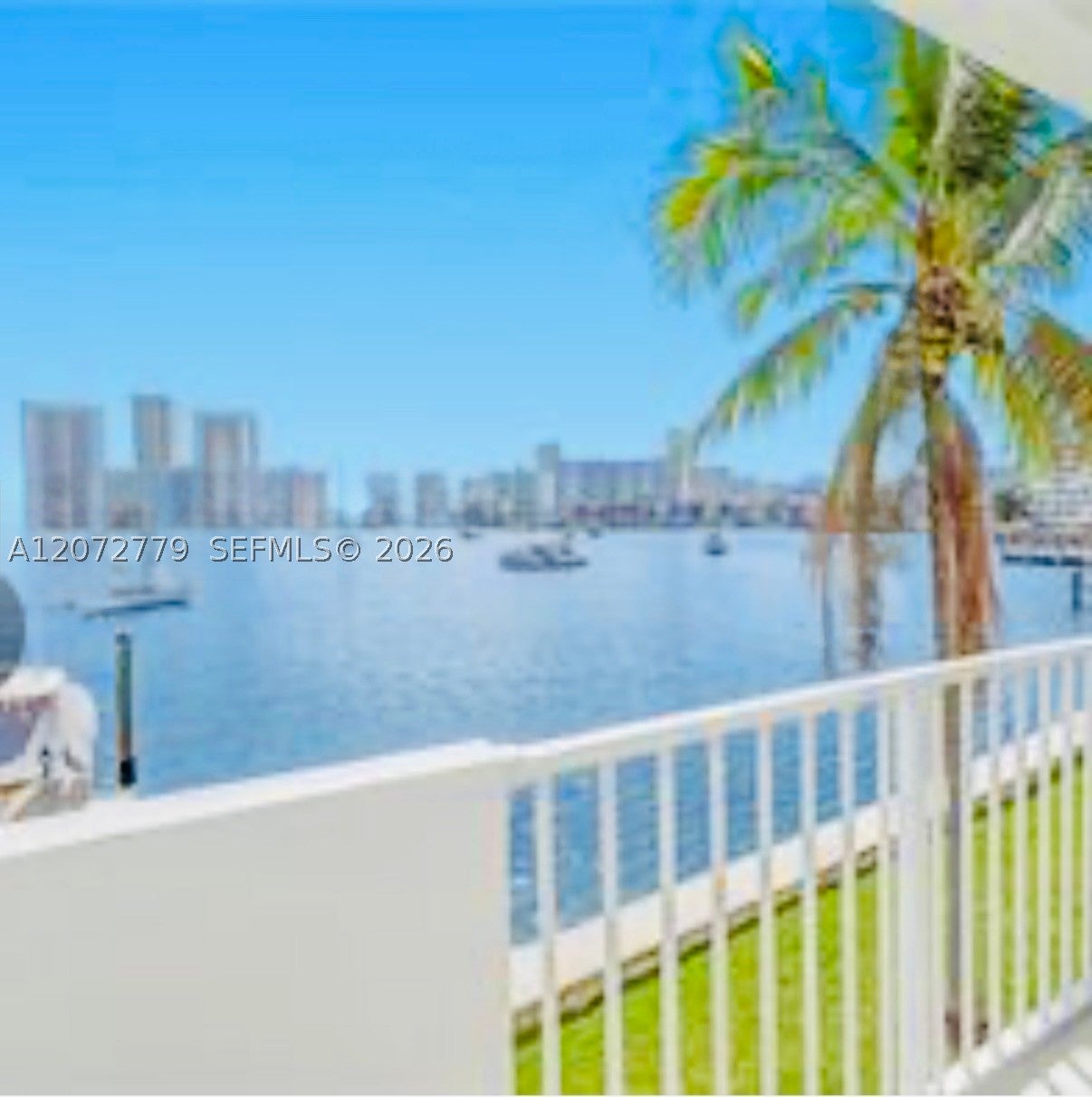 462 Golden Isles Dr 305