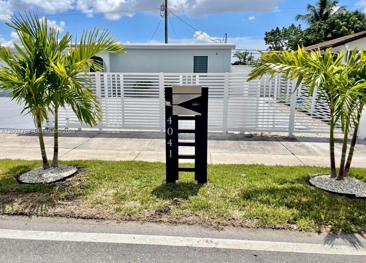 WESTWOOD LAKE - Residential