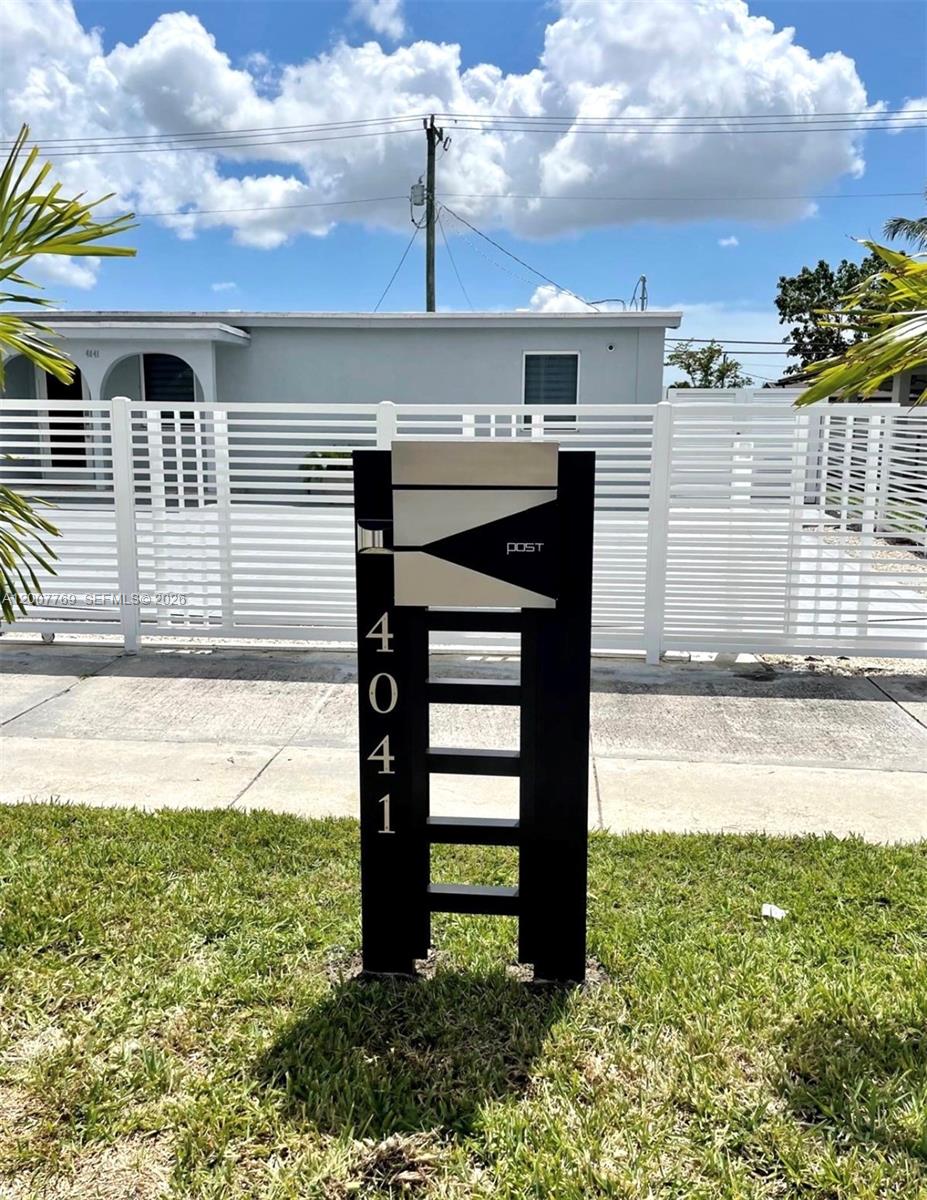 WESTWOOD LAKE - Residential