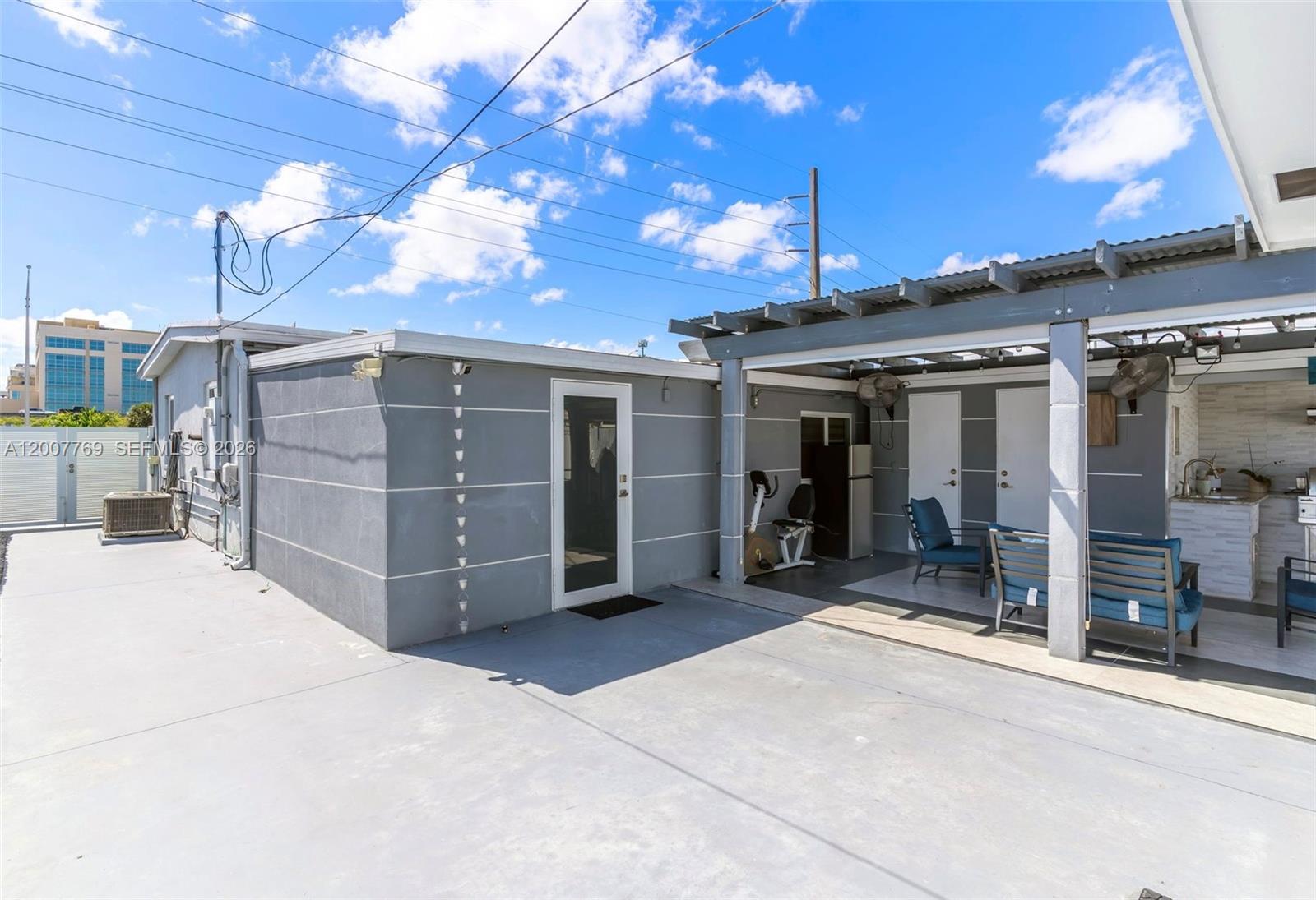 WESTWOOD LAKE - Residential