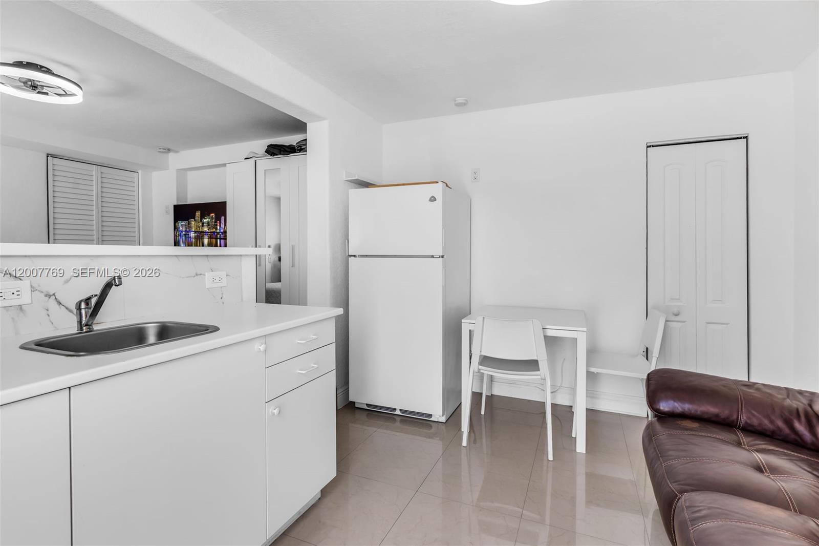 WESTWOOD LAKE - Residential