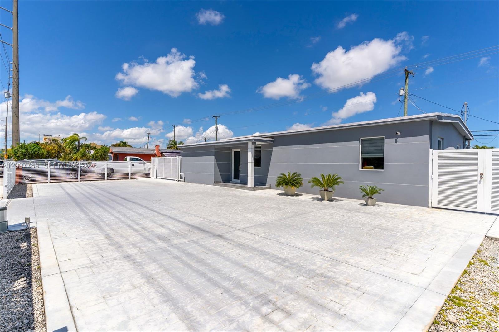 WESTWOOD LAKE - Residential