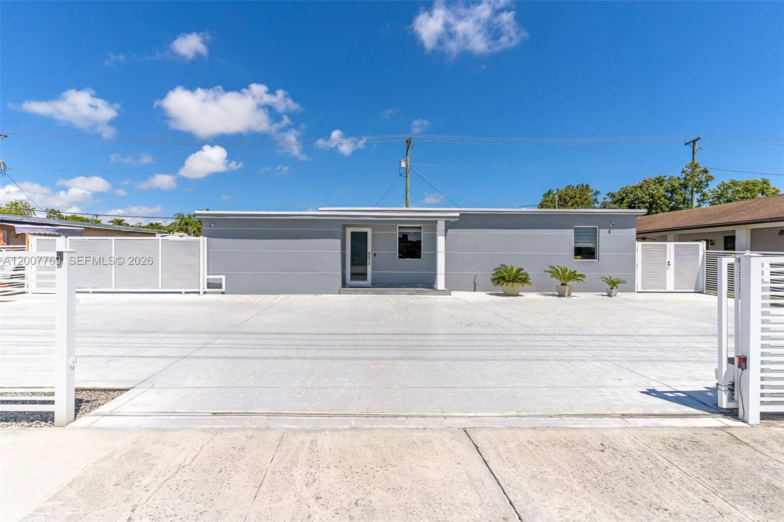 WESTWOOD LAKE - Residential