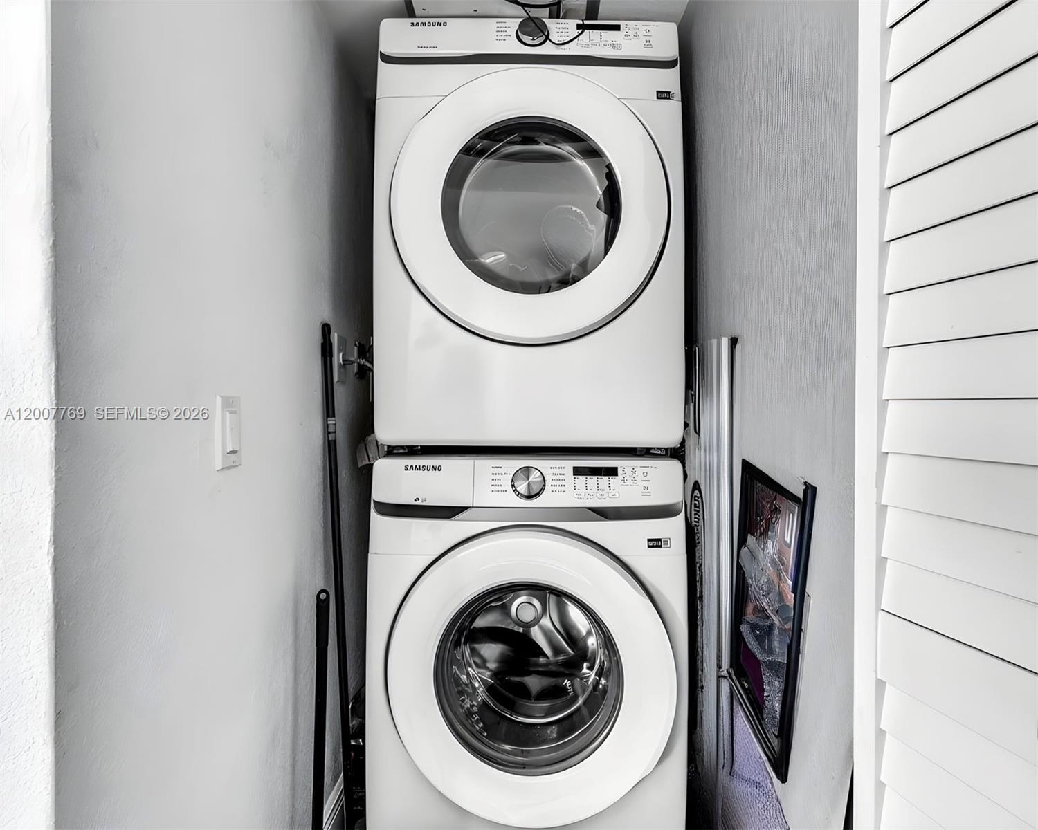 WESTWOOD LAKE - Residential