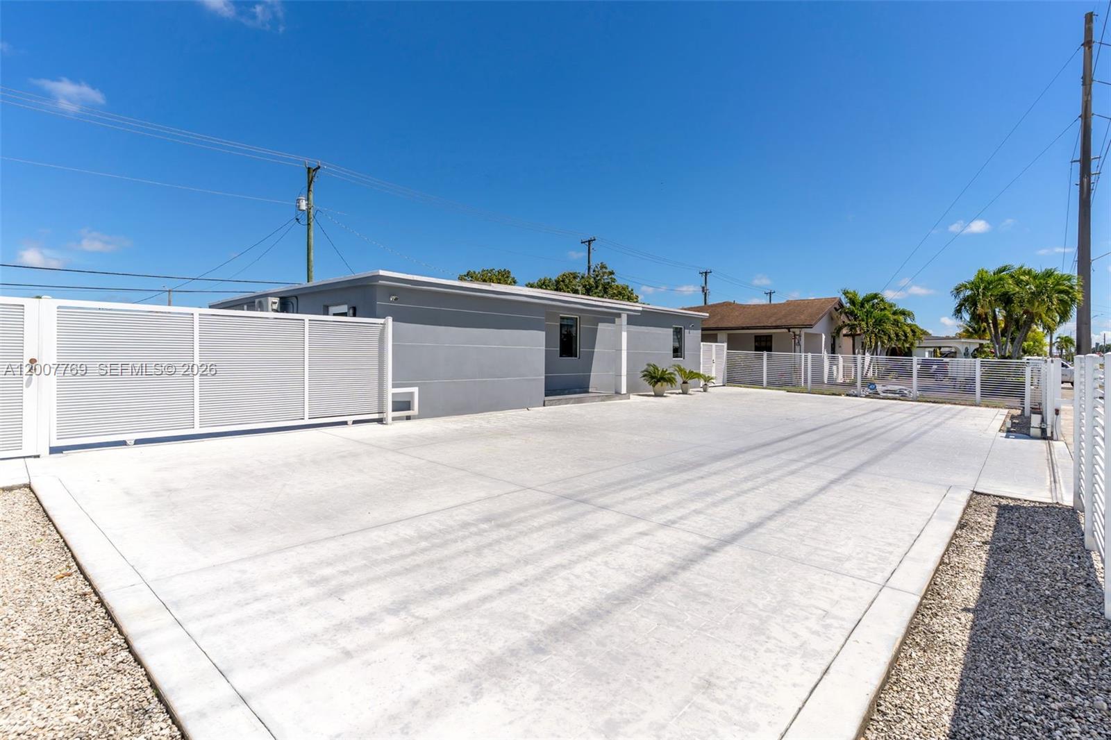 WESTWOOD LAKE - Residential