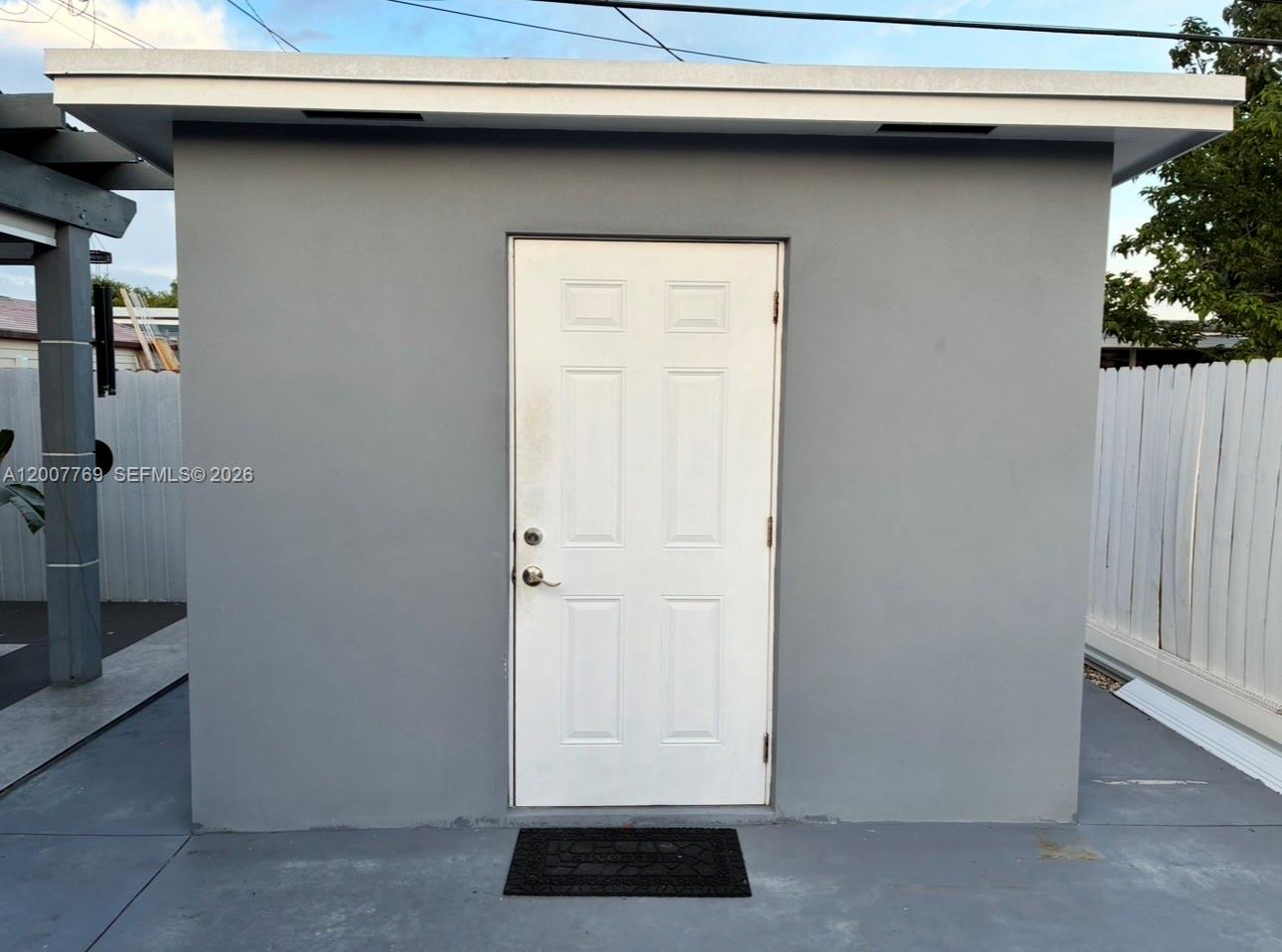 WESTWOOD LAKE - Residential