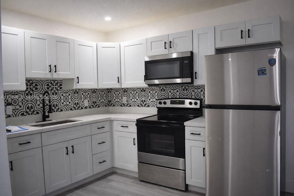 Photo of 900 NW 8th Ave #3, Pompano Beach, FL 33060 (MLS # A11978010)