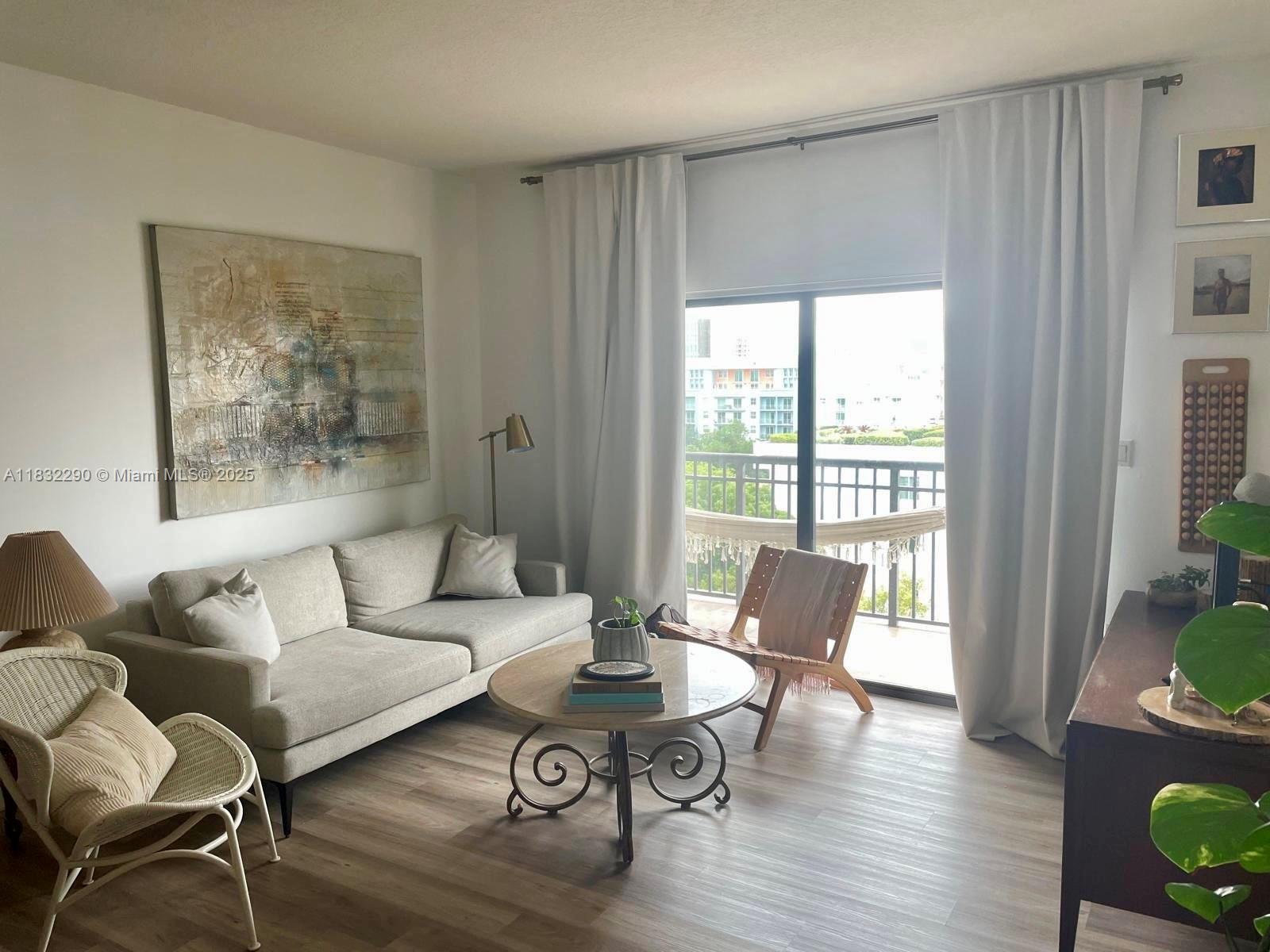 3590 Coral Way 809