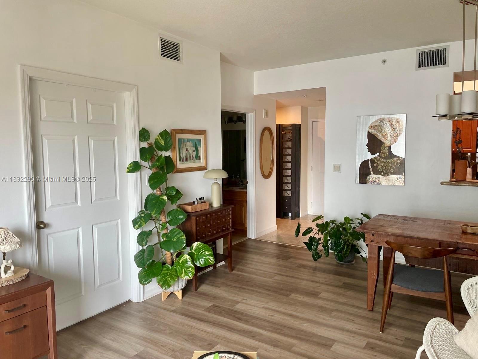 3590 Coral Way 809