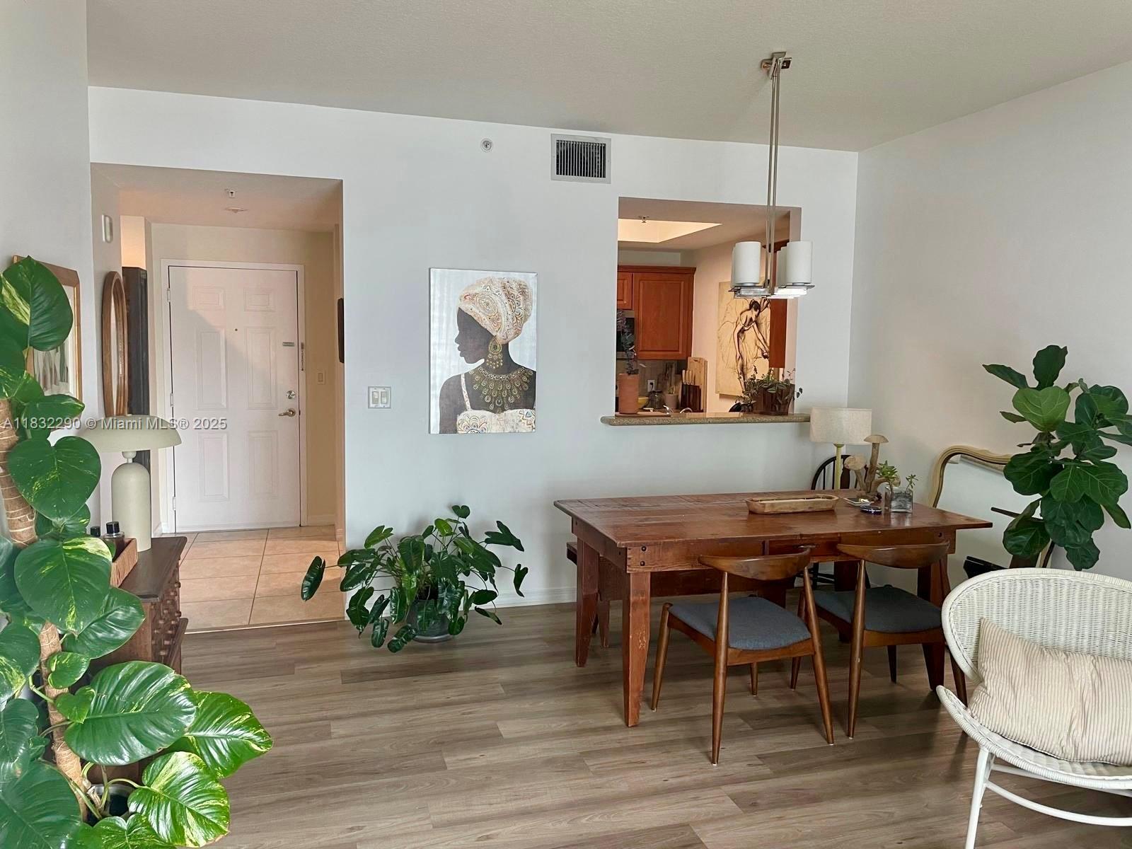 3590 Coral Way 809