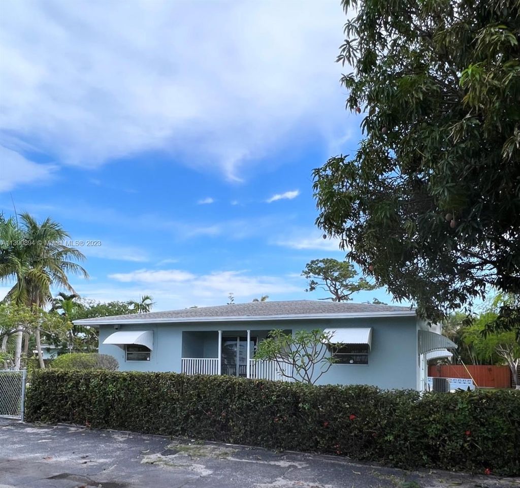 Photo of 843 NE 14th Ct, Fort Lauderdale, FL 33304 (MLS # A11390894)