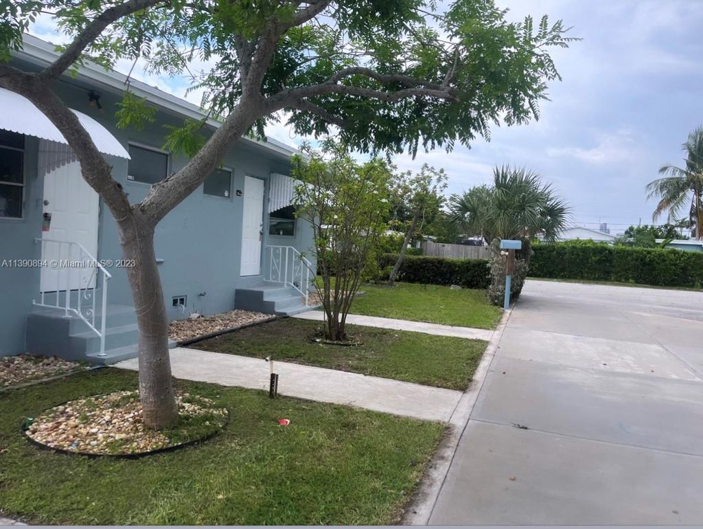 Photo of 843 NE 14th Ct, Fort Lauderdale, FL 33304 (MLS # A11390894)