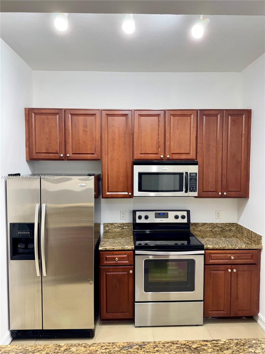 3001 NE 185th St 238