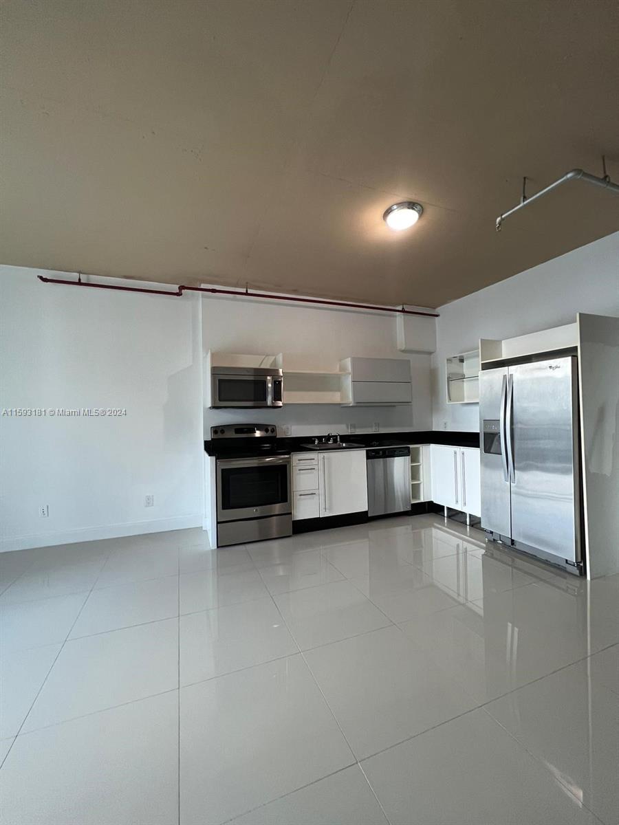 Great condo in convenient location near highways and shopping. Laundry inside unit.