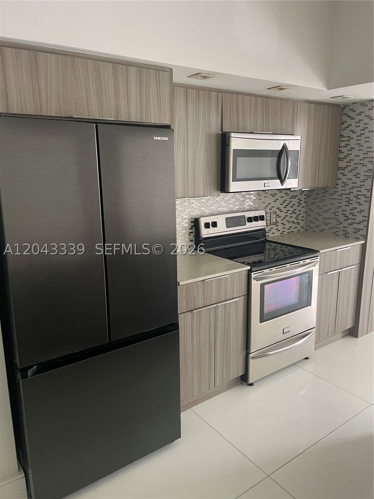 3155 NE 184th St 8105