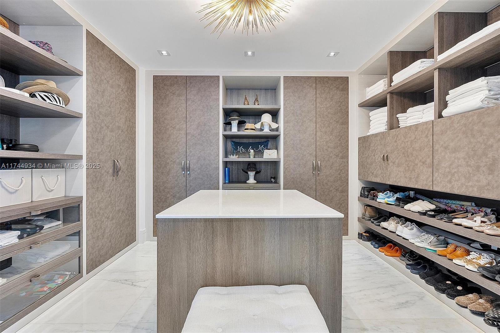 MUSE CONDO - Residential