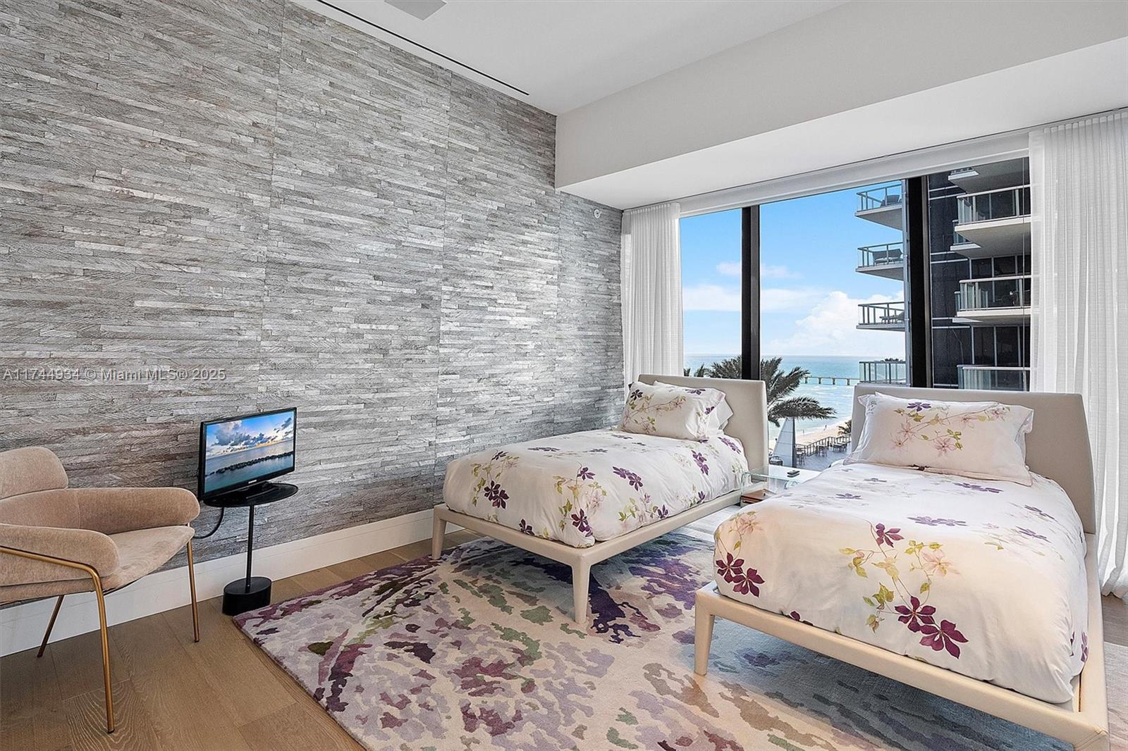 MUSE CONDO - Residential